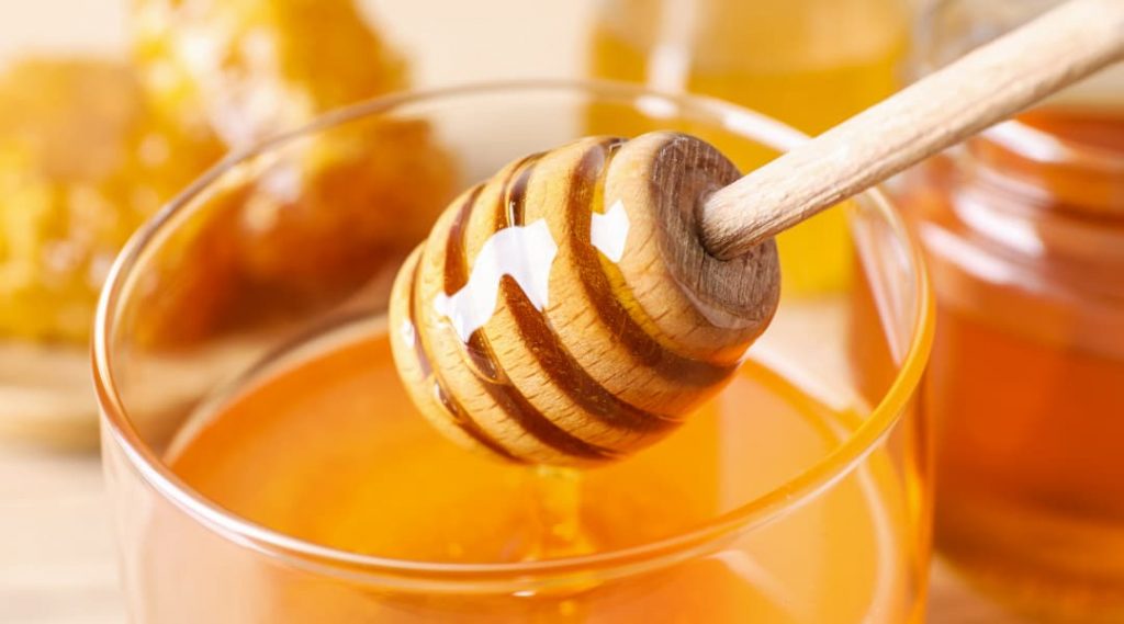 Los 10 beneficios y propiedades que tiene la miel pura de abeja
